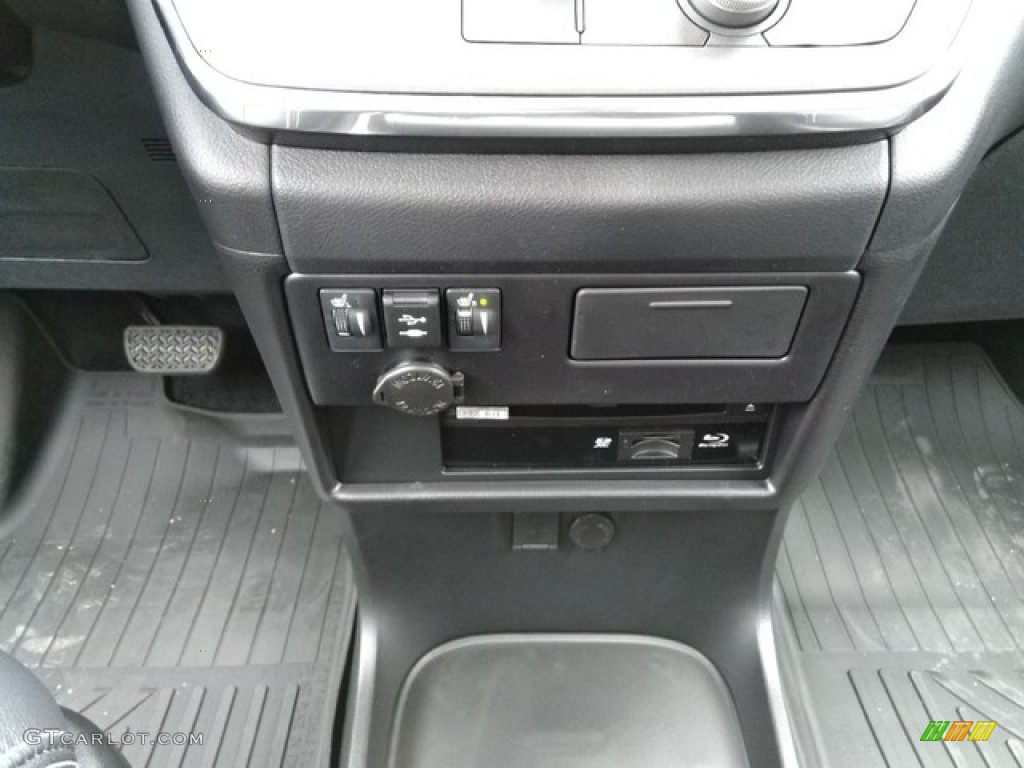 2019 Toyota Sienna SE Controls Photo #130966524