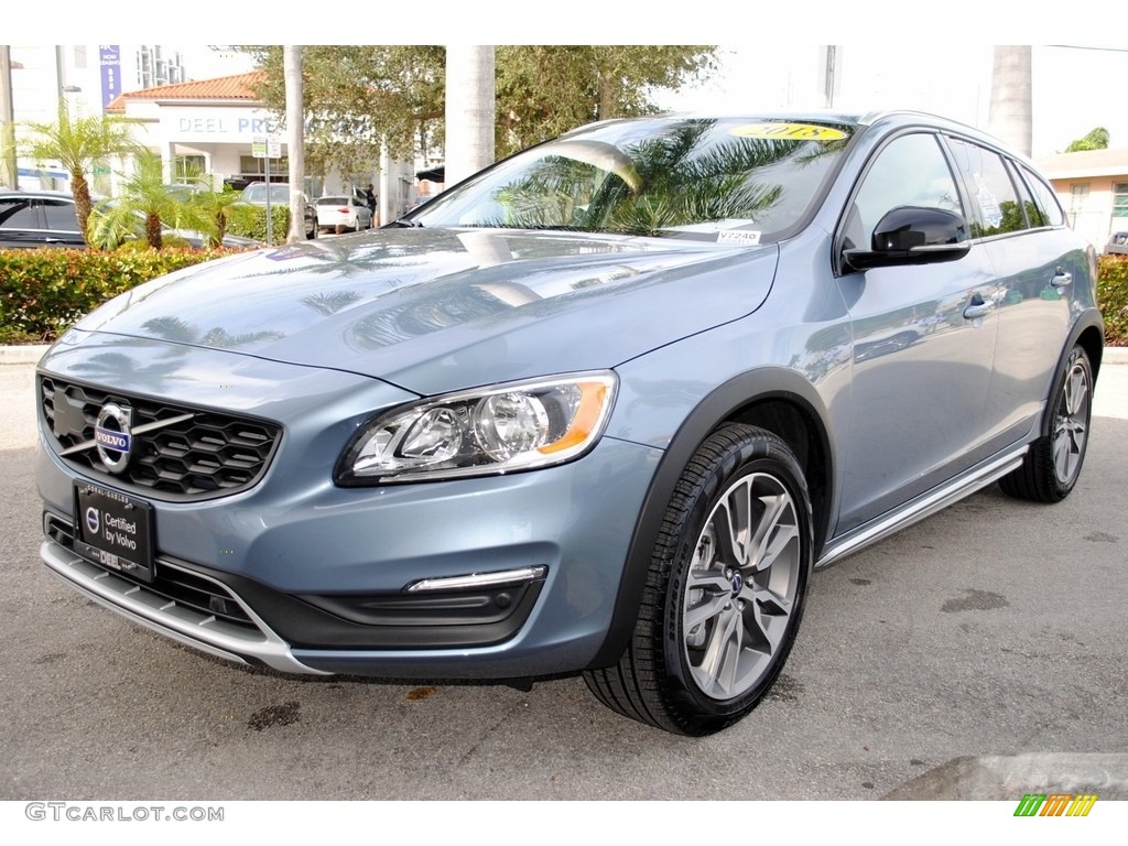 2018 V60 Cross Country T5 AWD - Mussel Blue Metallic / Off Black photo #5