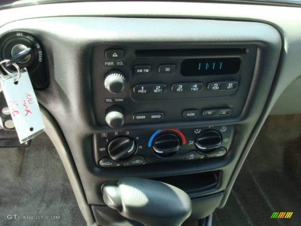 2003 Malibu Sedan - Summit White / Gray photo #13