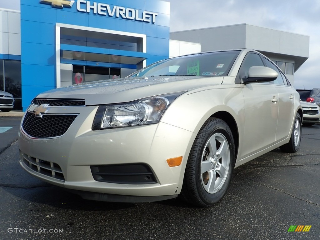 2014 Cruze LT - Champagne Silver Metallic / Medium Titanium photo #2