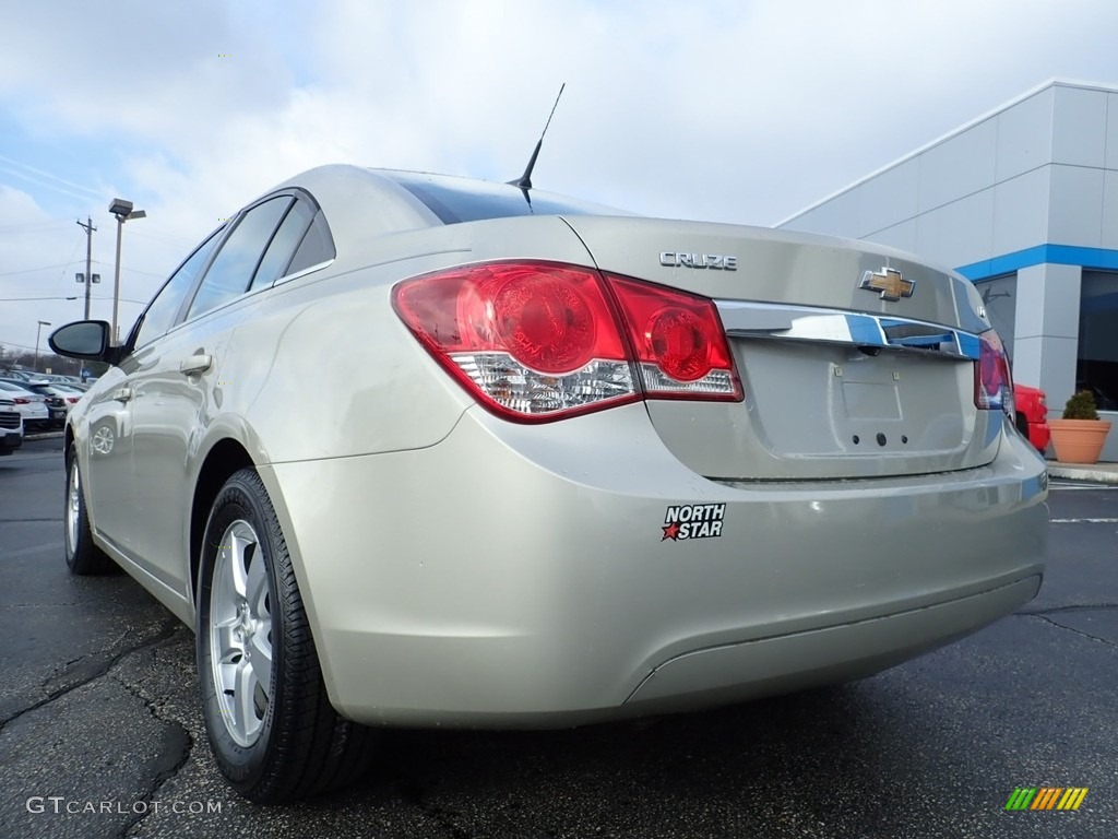 2014 Cruze LT - Champagne Silver Metallic / Medium Titanium photo #5