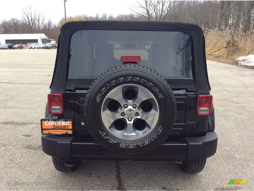 2017 Wrangler Sahara 4x4 - Black / Black photo #5