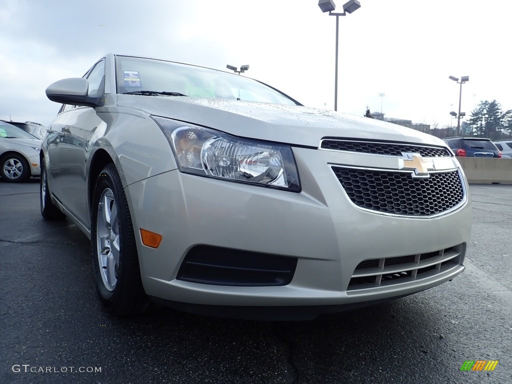 2014 Cruze LT - Champagne Silver Metallic / Medium Titanium photo #12
