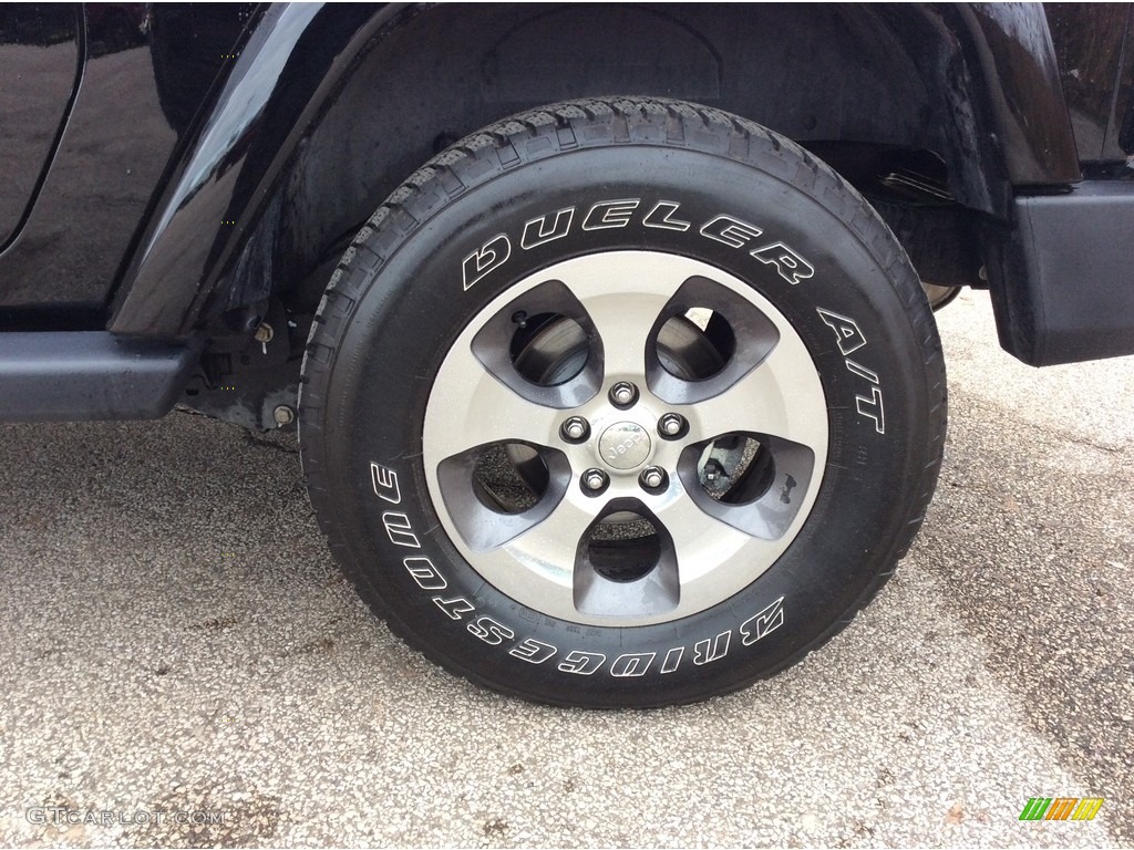 2017 Wrangler Sahara 4x4 - Black / Black photo #11