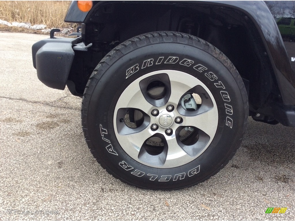 2017 Wrangler Sahara 4x4 - Black / Black photo #12