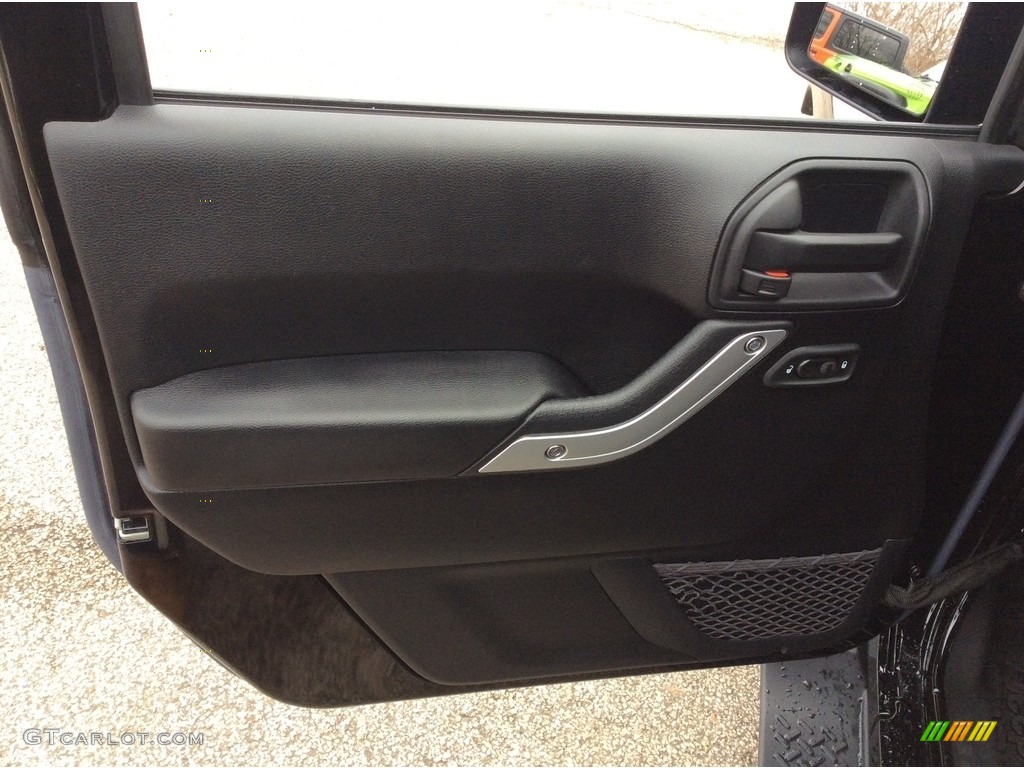 2017 Wrangler Sahara 4x4 - Black / Black photo #13