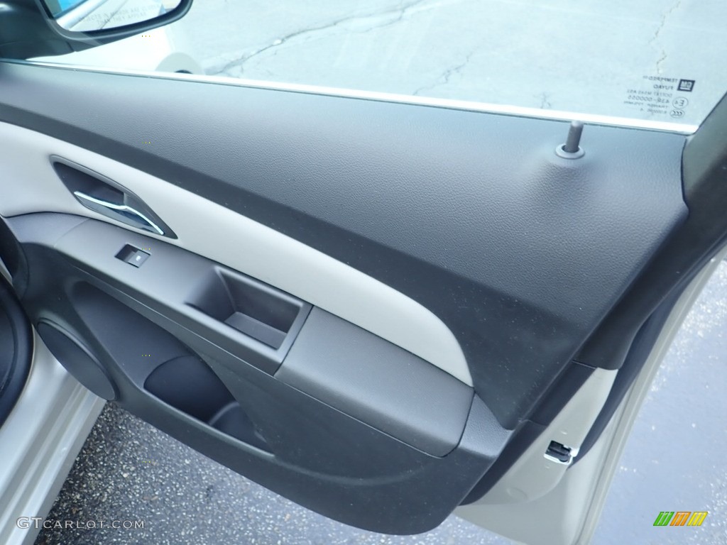 2014 Cruze LT - Champagne Silver Metallic / Medium Titanium photo #17