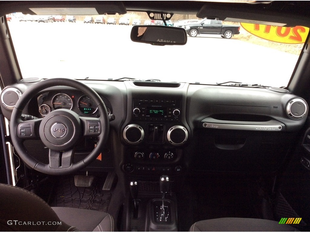 2017 Wrangler Sahara 4x4 - Black / Black photo #16