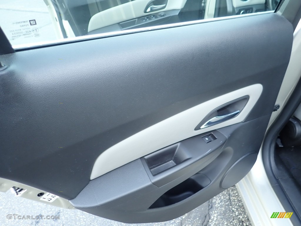 2014 Cruze LT - Champagne Silver Metallic / Medium Titanium photo #23