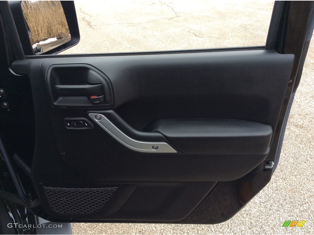 2017 Wrangler Sahara 4x4 - Black / Black photo #19