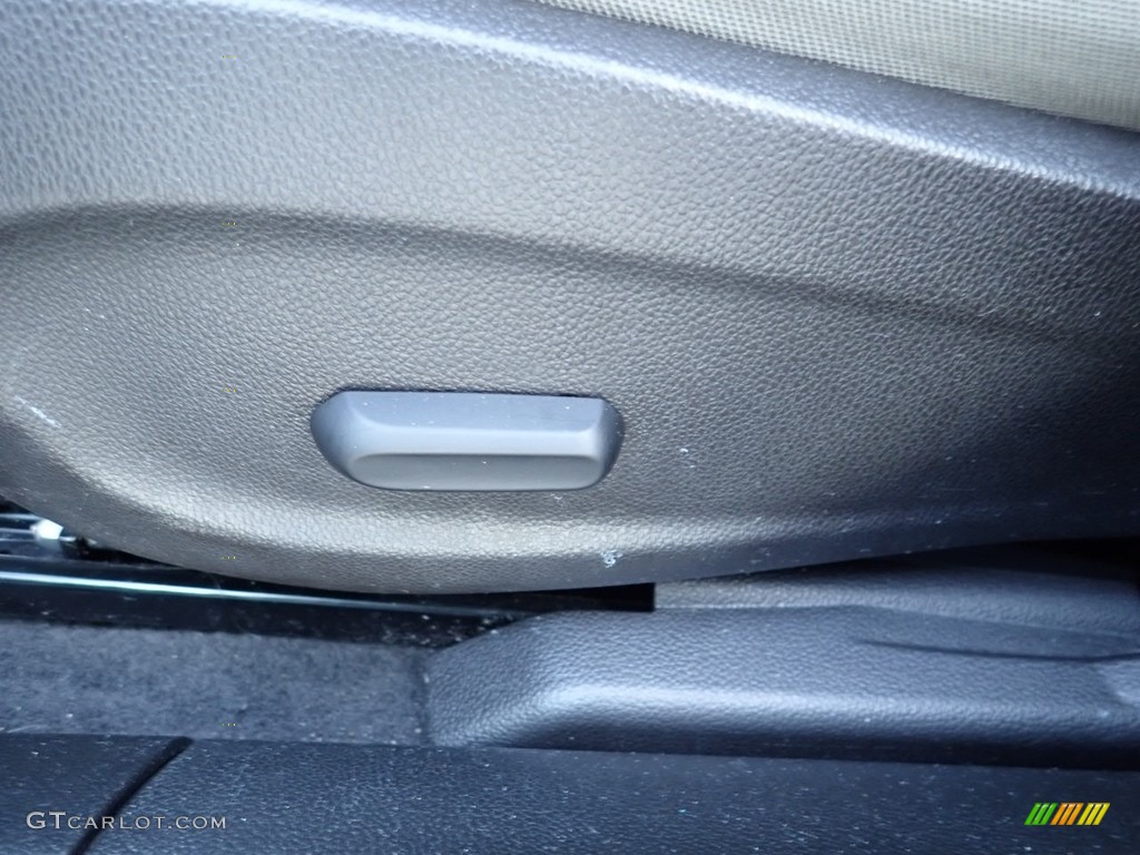 2014 Cruze LT - Champagne Silver Metallic / Medium Titanium photo #25
