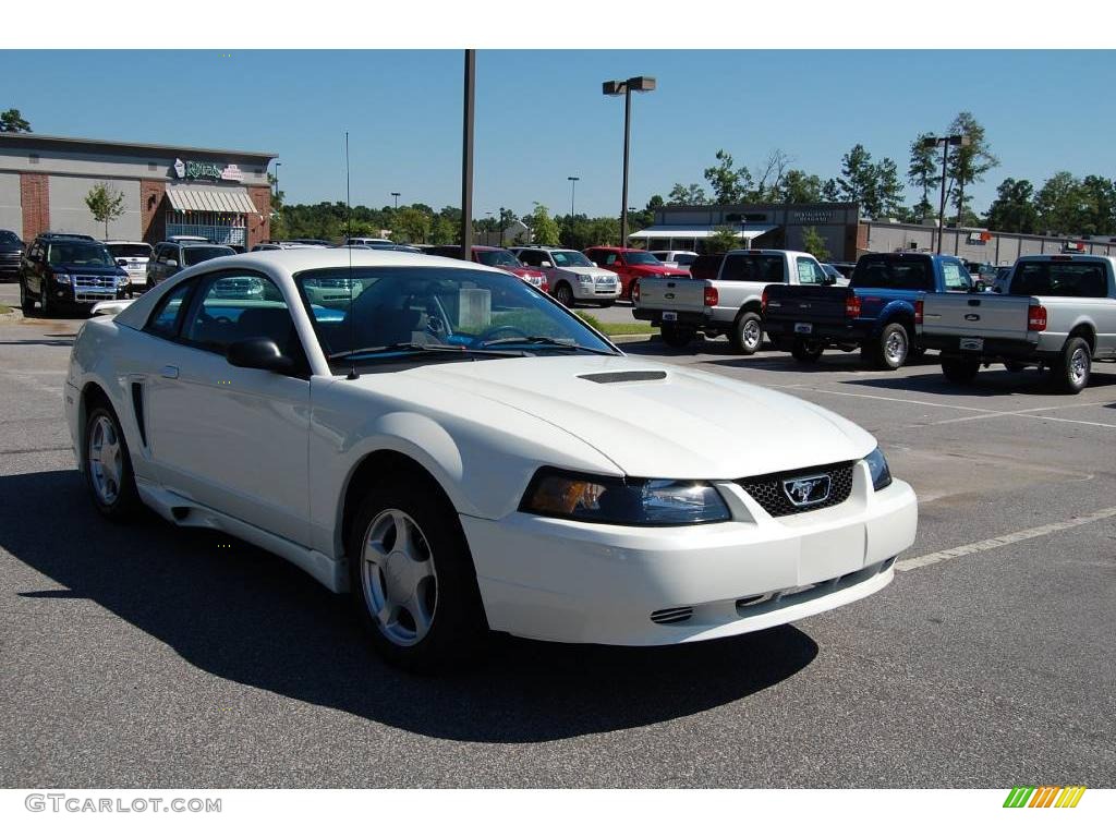 2002 Mustang V6 Coupe - Oxford White / Dark Charcoal photo #1