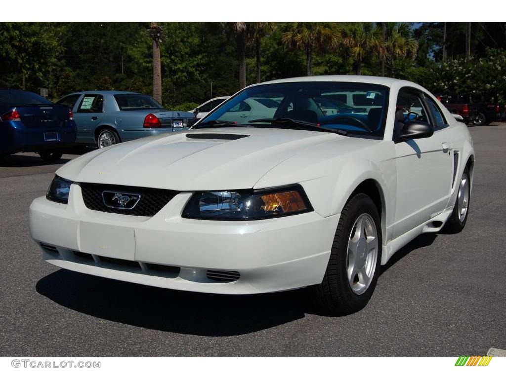 2002 Mustang V6 Coupe - Oxford White / Dark Charcoal photo #10