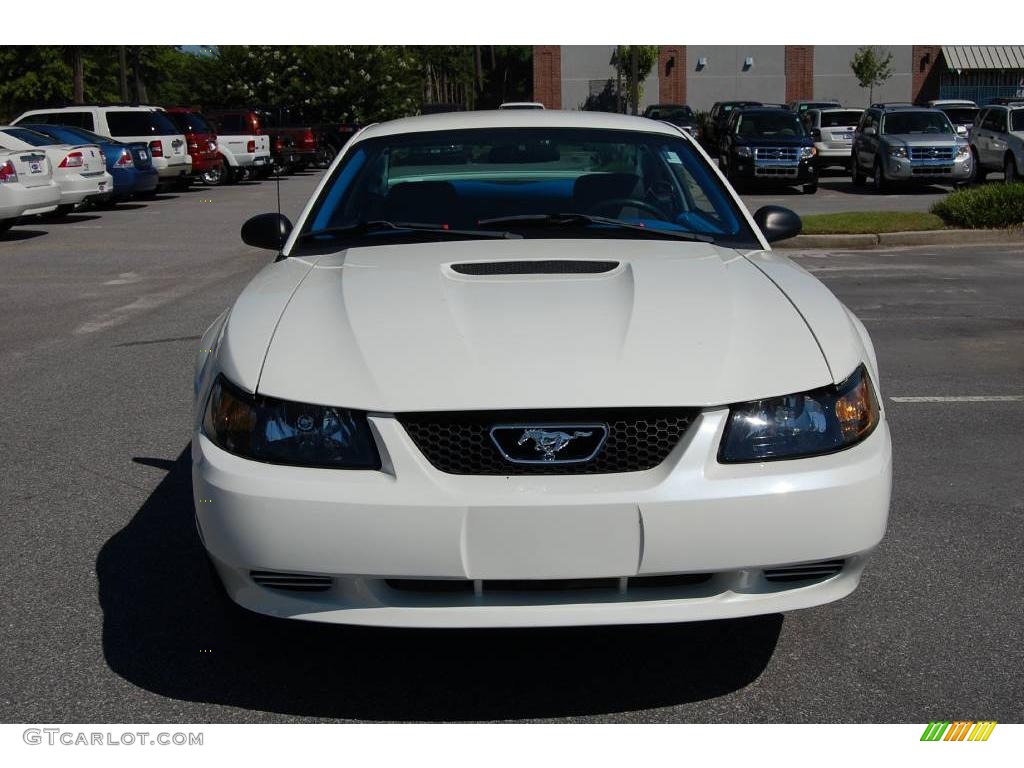 2002 Mustang V6 Coupe - Oxford White / Dark Charcoal photo #11