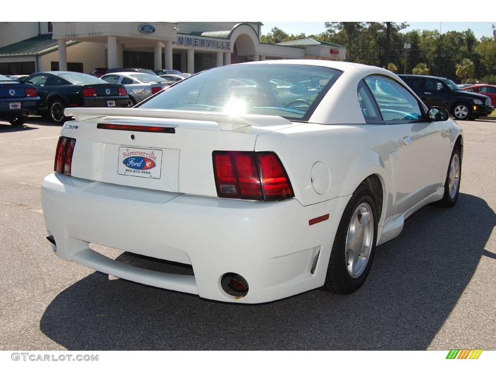 2002 Mustang V6 Coupe - Oxford White / Dark Charcoal photo #15