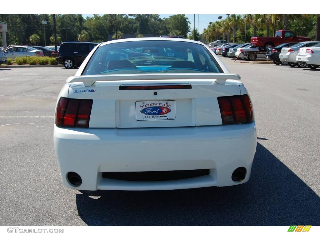 2002 Mustang V6 Coupe - Oxford White / Dark Charcoal photo #16