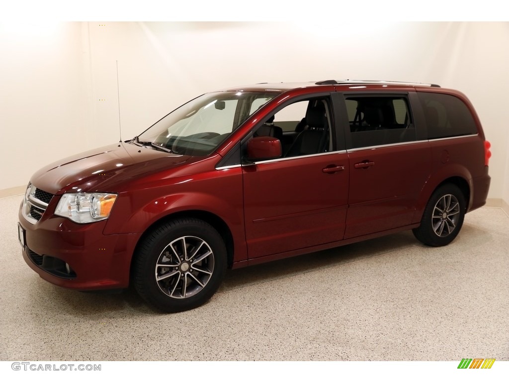 2017 Grand Caravan SXT - Octane Red / Black/Light Graystone photo #3