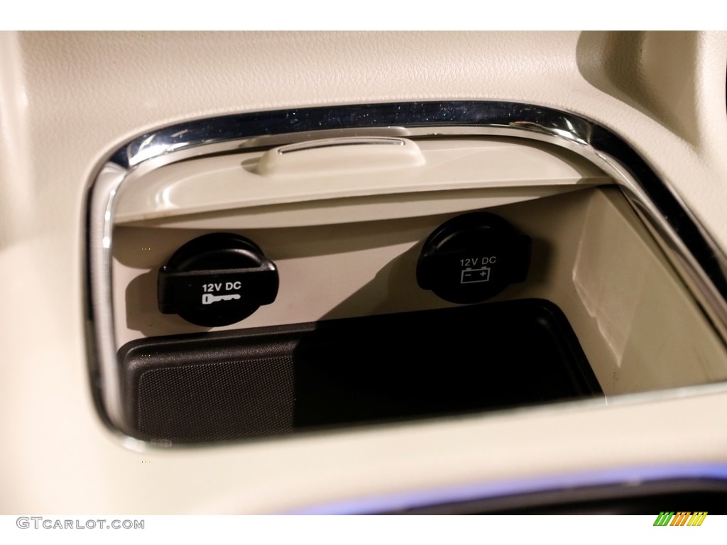 2017 Grand Caravan SXT - Octane Red / Black/Light Graystone photo #16