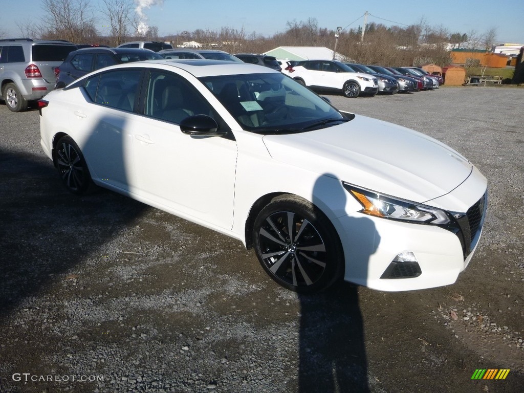 2019 Altima SR - Pearl White / Charcoal photo #1