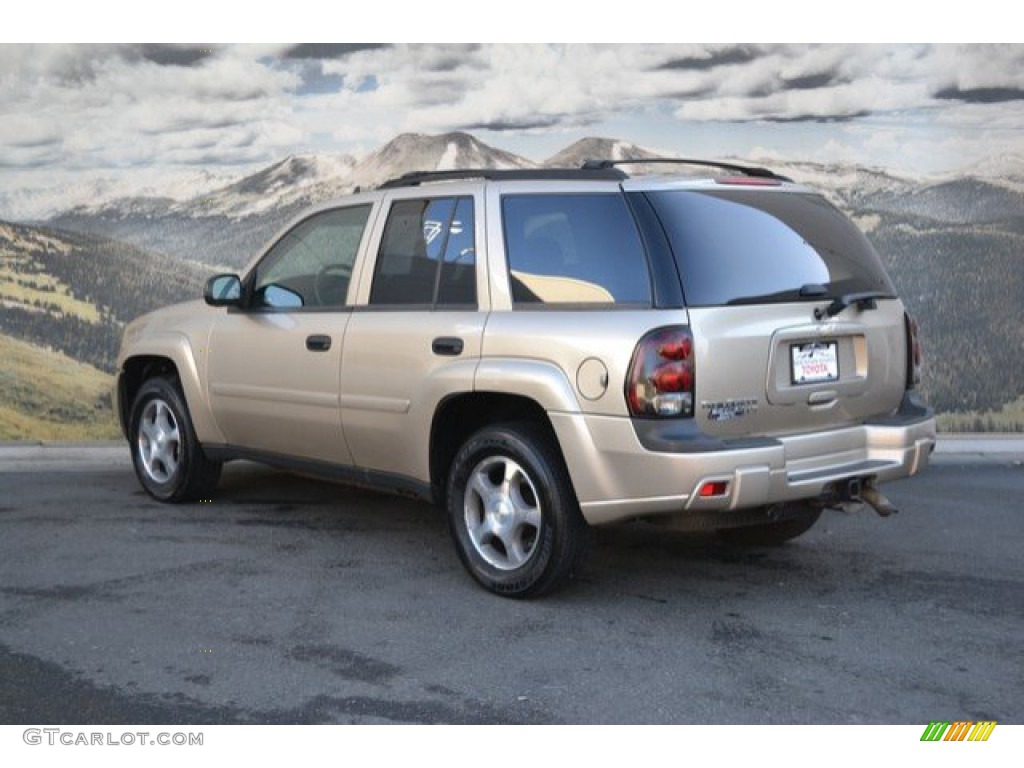 2007 TrailBlazer LS 4x4 - Sandstone Metallic / Light Cashmere/Ebony photo #8