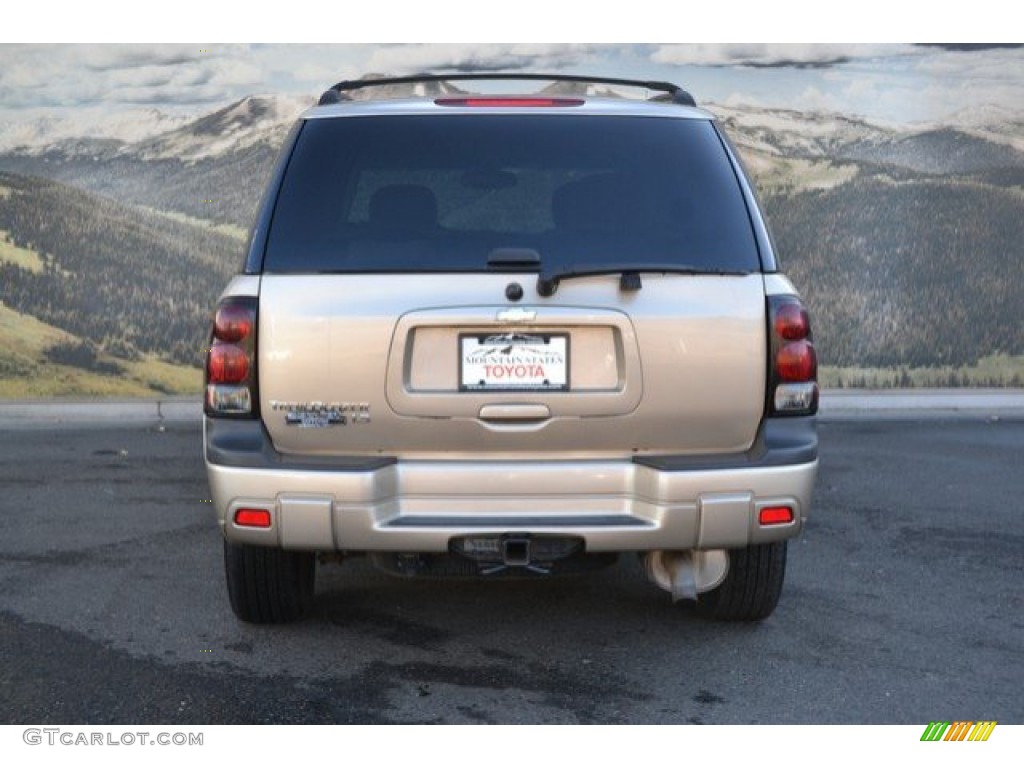 2007 TrailBlazer LS 4x4 - Sandstone Metallic / Light Cashmere/Ebony photo #9