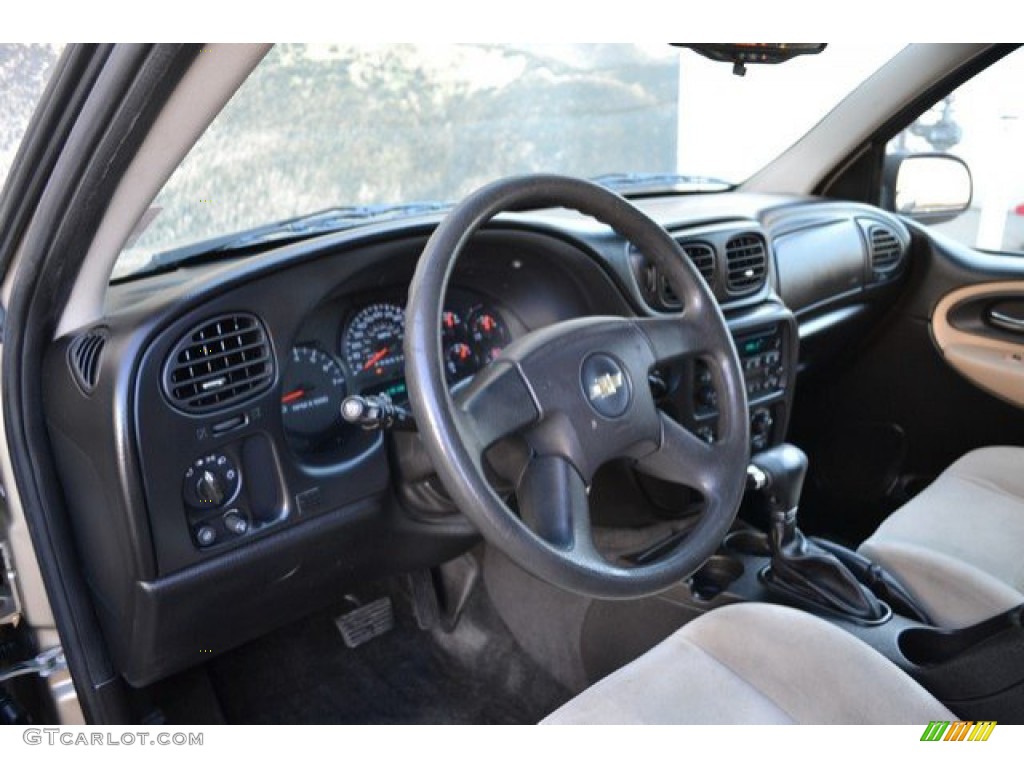 2007 TrailBlazer LS 4x4 - Sandstone Metallic / Light Cashmere/Ebony photo #10