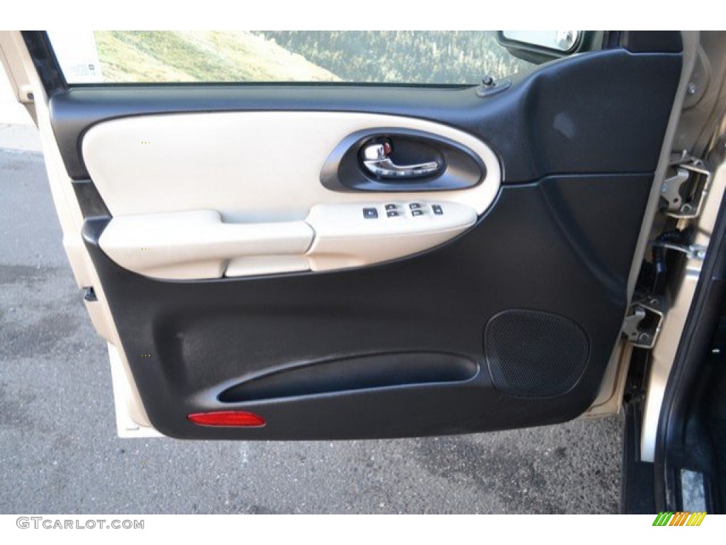 2007 TrailBlazer LS 4x4 - Sandstone Metallic / Light Cashmere/Ebony photo #24