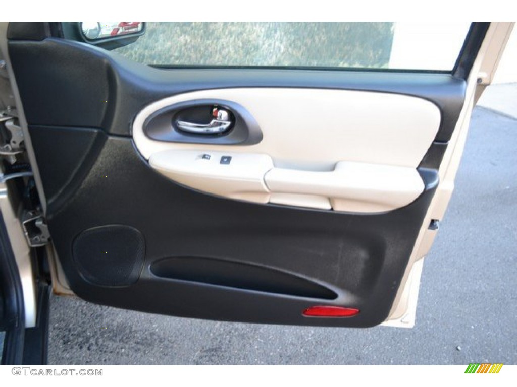 2007 TrailBlazer LS 4x4 - Sandstone Metallic / Light Cashmere/Ebony photo #25