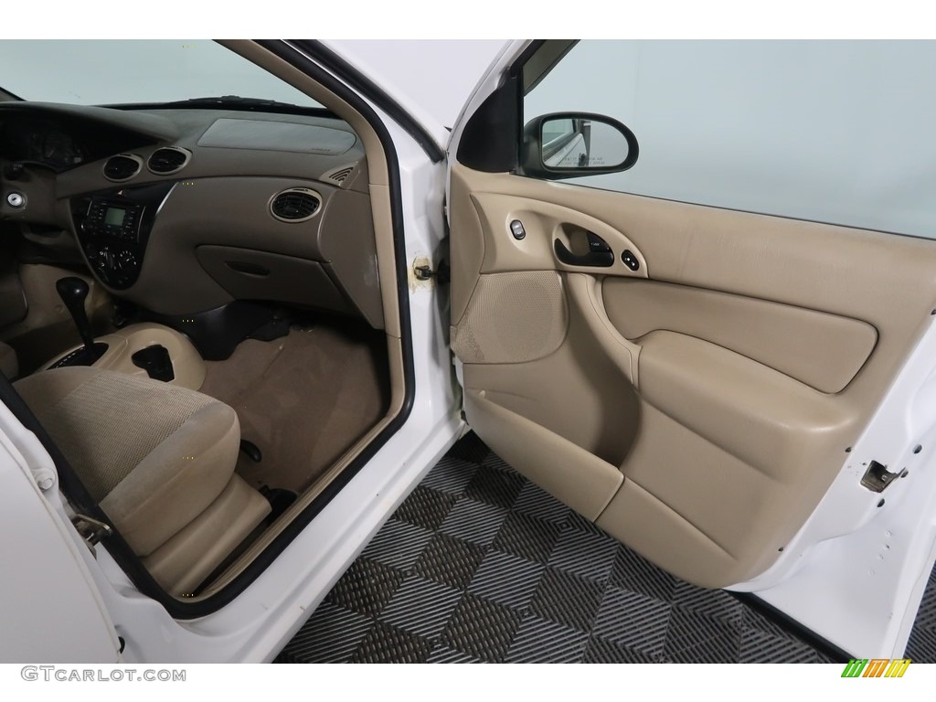 2003 Focus ZTW Wagon - Cloud 9 White / Medium Parchment photo #36