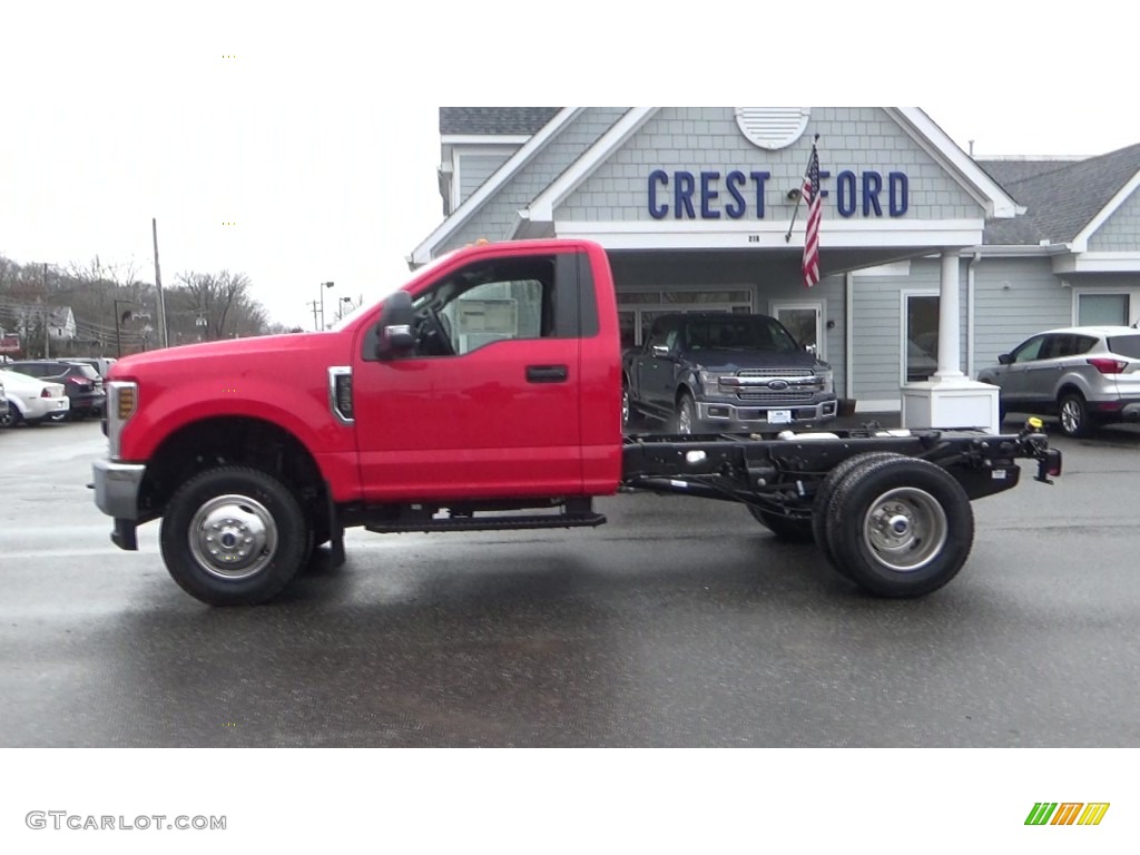 2019 F350 Super Duty XL Regular Cab 4x4 Chassis - Race Red / Earth Gray photo #4