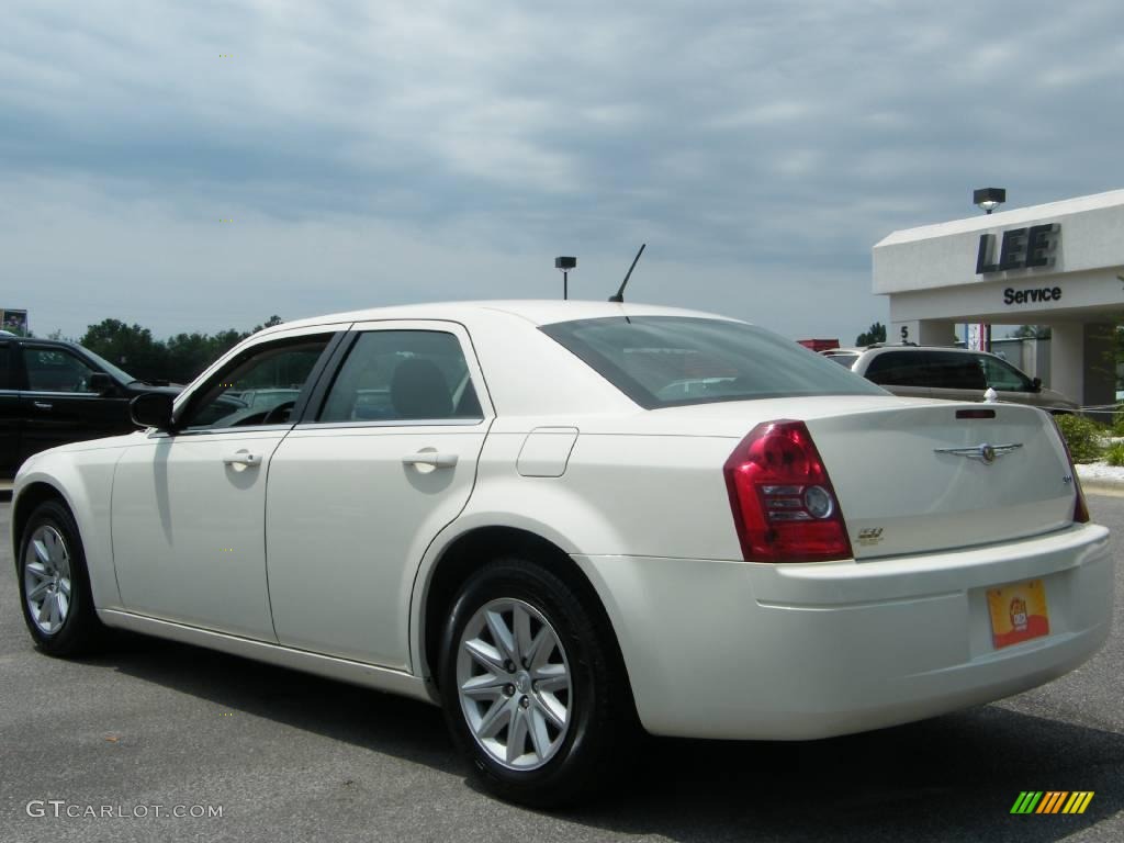 2008 300 LX - Cool Vanilla White / Dark Slate Gray photo #3