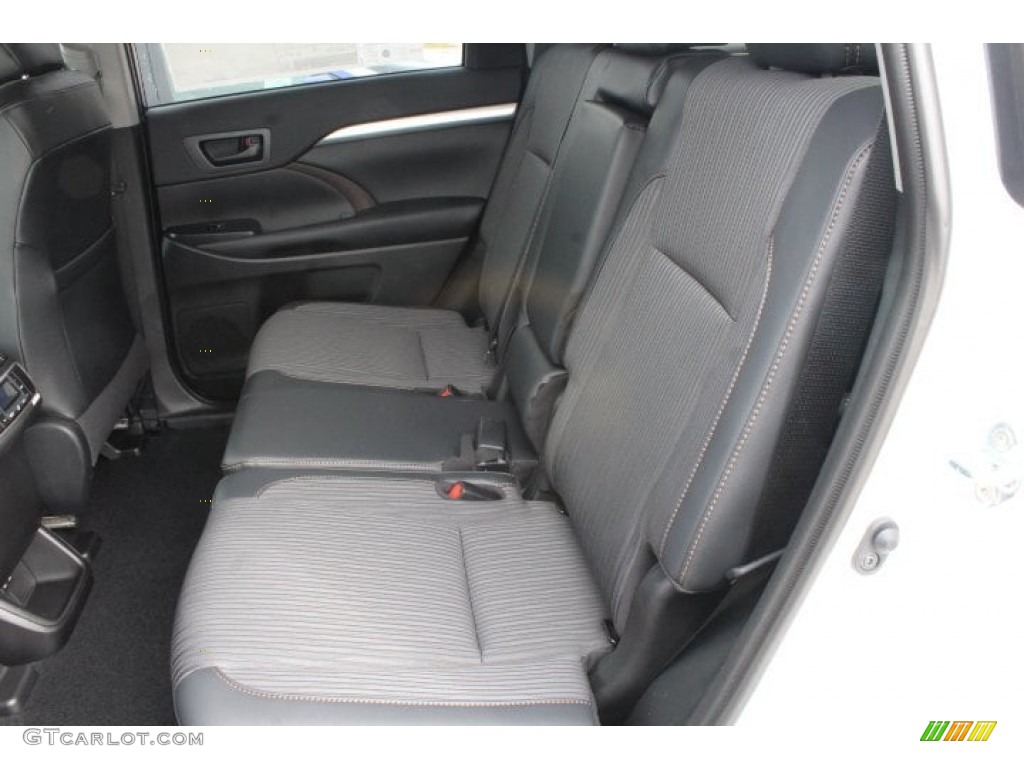 2019 Toyota Highlander LE Plus Rear Seat Photos