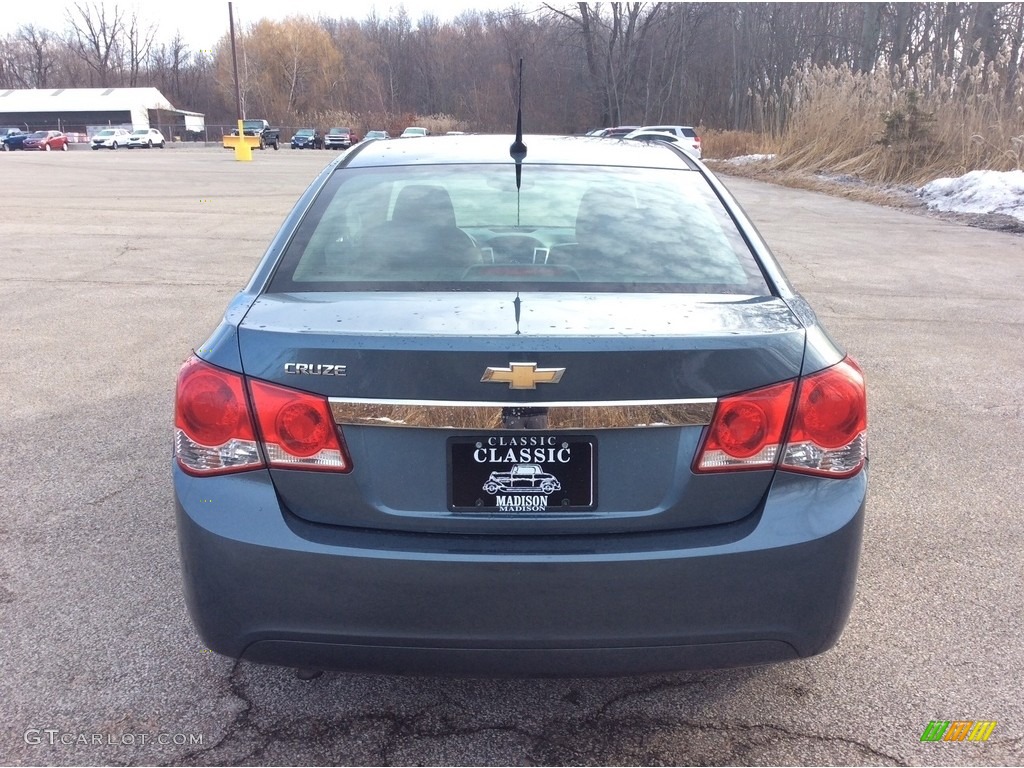 2012 Cruze LS - Blue Granite Metallic / Jet Black/Medium Titanium photo #5