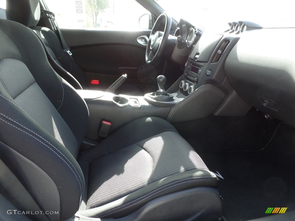 2018 Nissan 370Z Sport Coupe Front Seat Photos