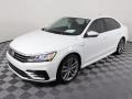 Pure White - Passat R-Line Photo No. 16