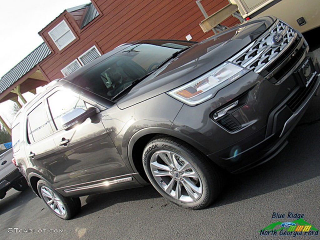 2019 Explorer XLT - Magnetic / Medium Black/Desert Copper photo #33