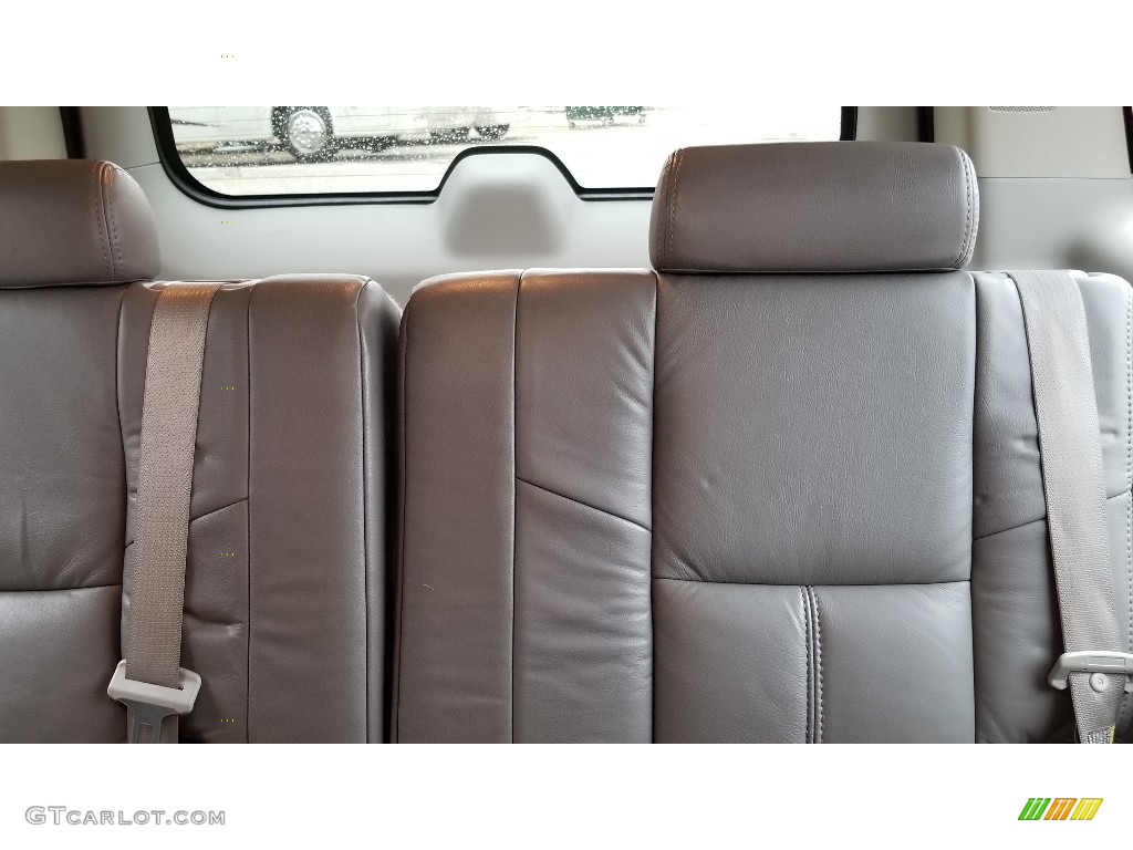 2007 Suburban 1500 LS 4x4 - Silver Birch Metallic / Light Titanium/Dark Titanium photo #18