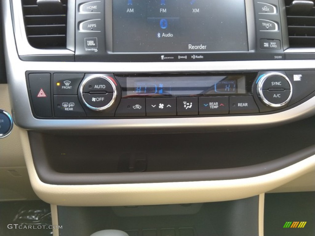 2019 Toyota Highlander Hybrid Limited AWD Controls Photo #131049881