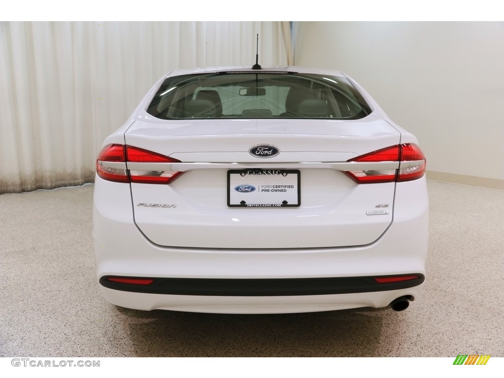 2018 Fusion SE - Oxford White / Medium Light Stone photo #18