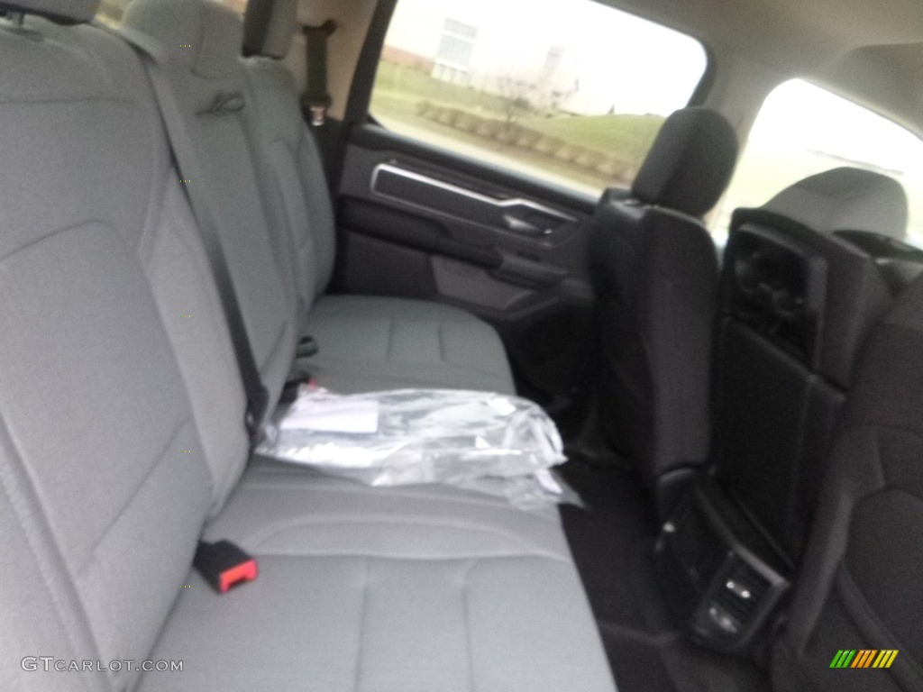 2019 1500 Big Horn Crew Cab 4x4 - Bright Silver Metallic / Black/Diesel Gray photo #7