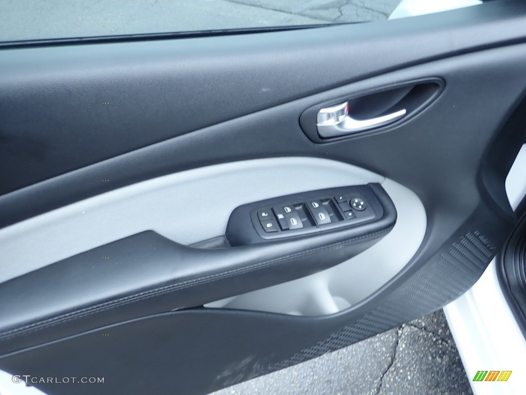 2015 Dart SXT - Bright White / Black/Light Tungsten Accent Stitching photo #23