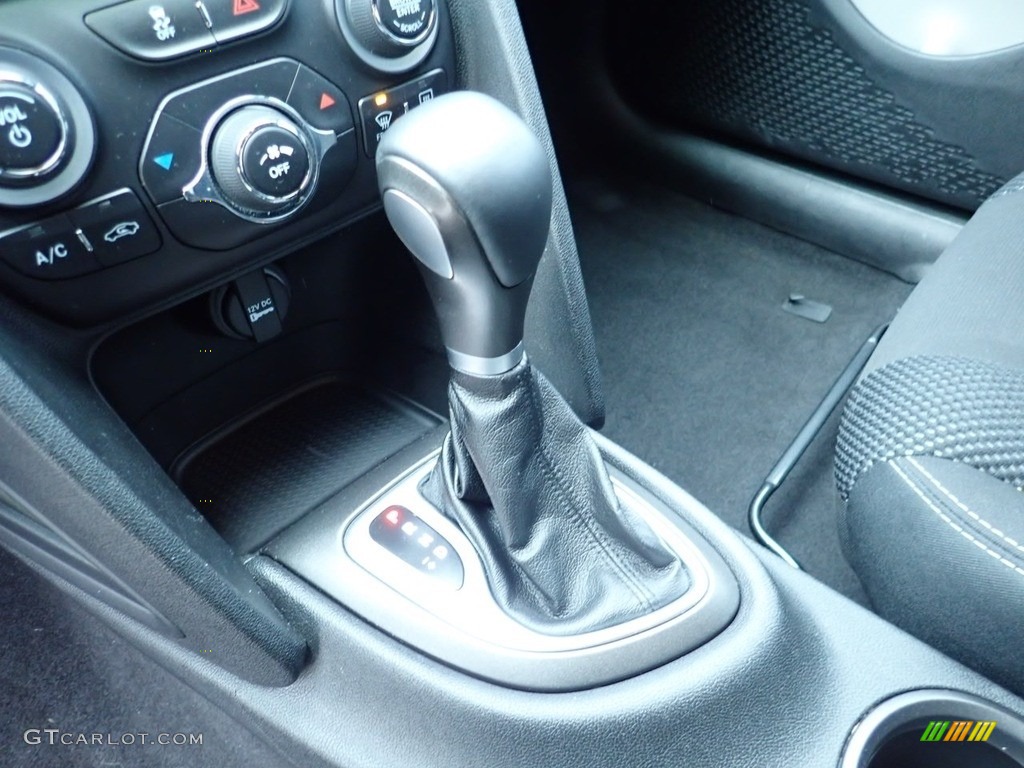 2015 Dart SXT - Bright White / Black/Light Tungsten Accent Stitching photo #25
