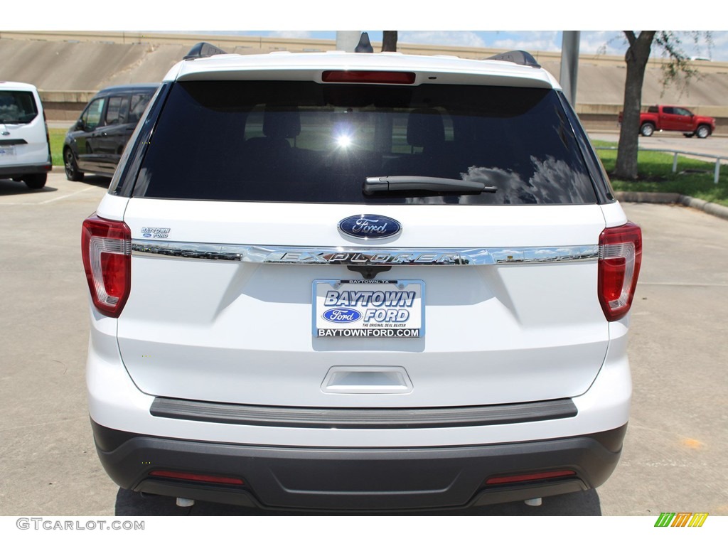 2018 Explorer FWD - Oxford White / Medium Stone photo #8