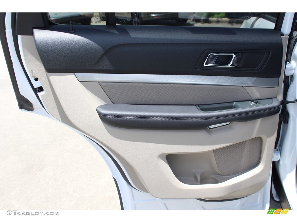 2018 Explorer FWD - Oxford White / Medium Stone photo #23