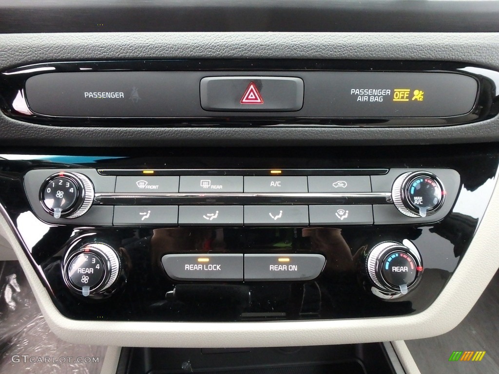 2019 Kia Sedona LX Controls Photos