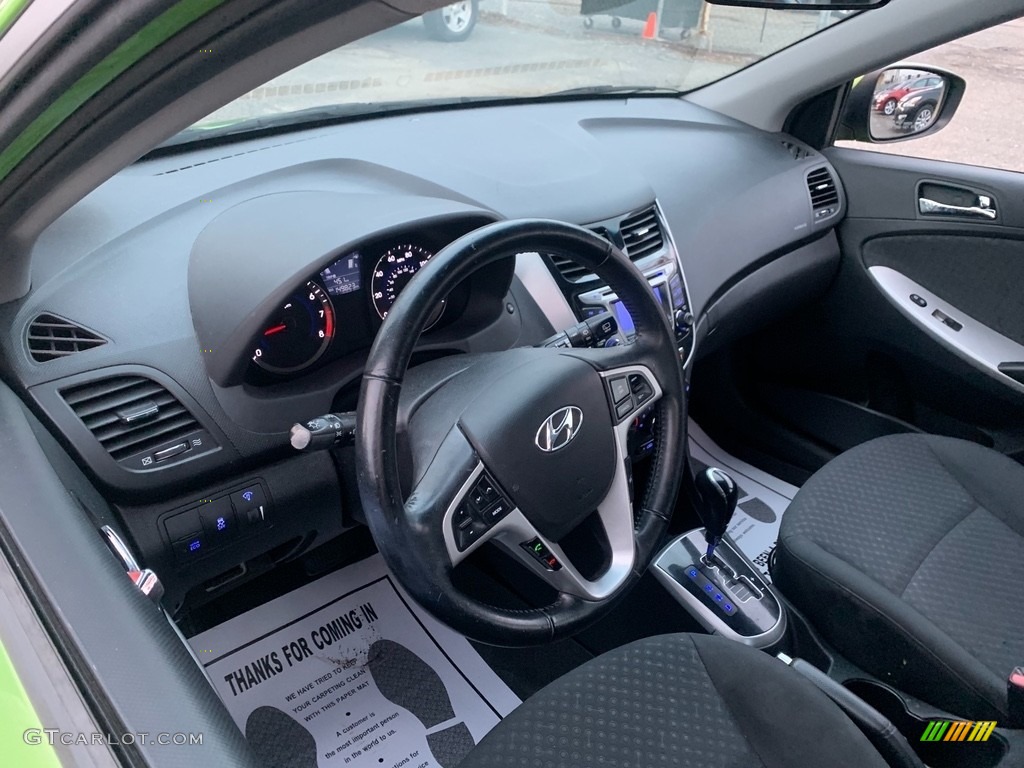 2012 Accent SE 5 Door - Electrolyte Green / Black photo #11