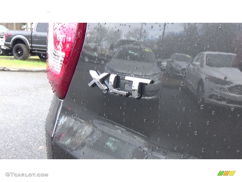 2019 Explorer XLT 4WD - Magnetic / Medium Black photo #10