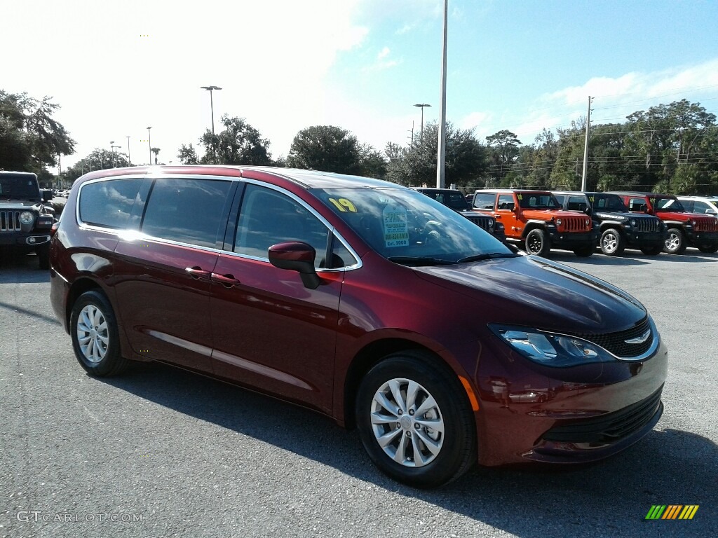 2019 Chrysler Pacifica LX Exterior Photos