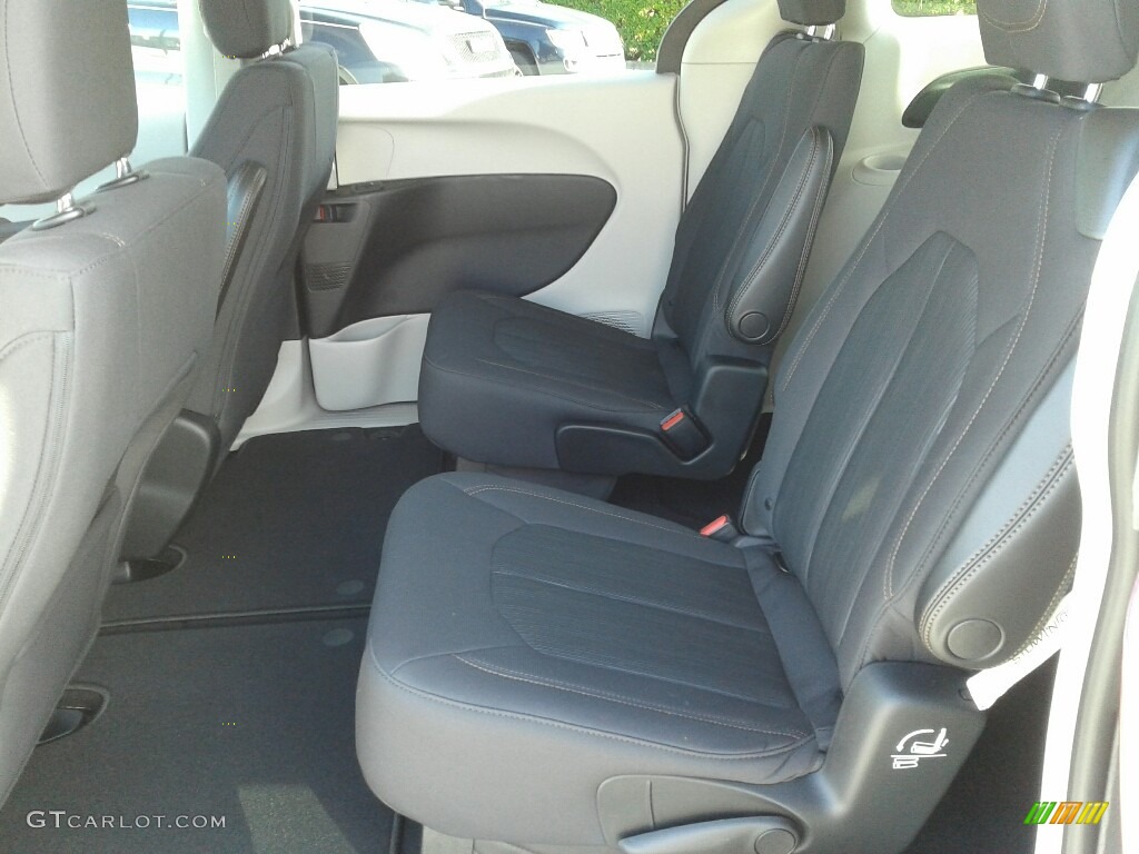 2019 Chrysler Pacifica LX Rear Seat Photo #131104438