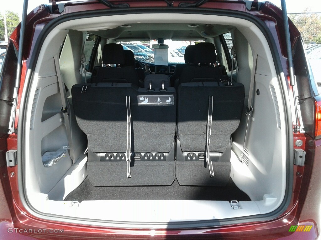 2019 Chrysler Pacifica LX Trunk Photo #131104627